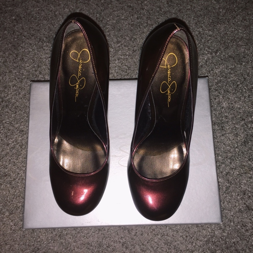 Jessica Simpson pumps